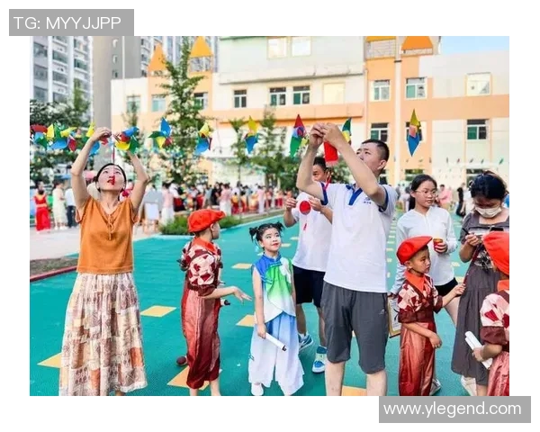 小孩子在阳光下尽情踢足球展现活力与快乐的童年时光